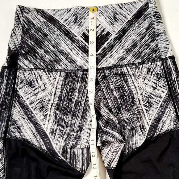 Lululemon Mesh Printed High Rise Full Legging Sz 6 - Picture 5 of 8